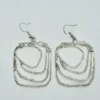 Boucles d'oreilles "Grande Carrée" en étain argenté. Fabrication française - Création artisanale Corinne Castin