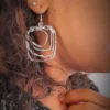 Boucles d'oreilles "Grande Carrée" en étain argenté. Fabrication française - Création artisanale Corinne Castin